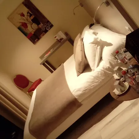 Le Grand Отель Мобёж