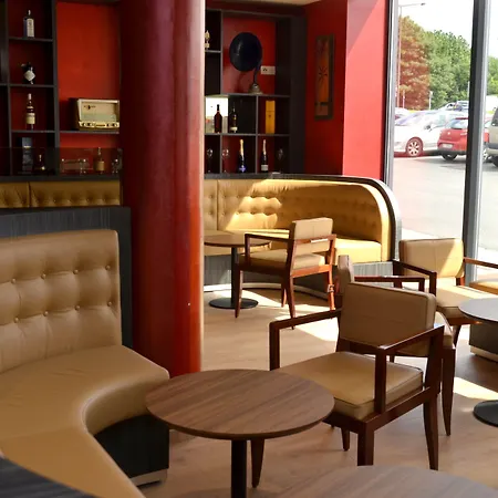 Le Grand Отель Мобёж