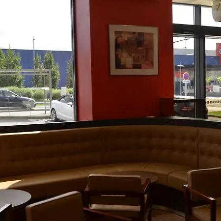 Le Grand Отель Мобёж